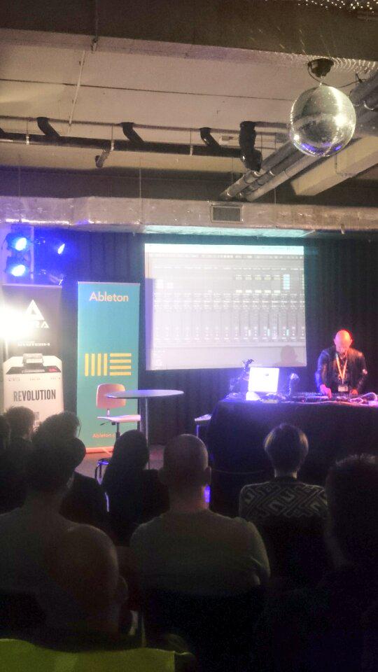 LiefdeVoorA's tweet photo. Leerrijke presentatie nieuwe #AIRA controller van #Roland in #TrixMuziekCentrum #Antwerpen #IKnowWhatIWantForMyBday http://t.co/9g9n04U5qC