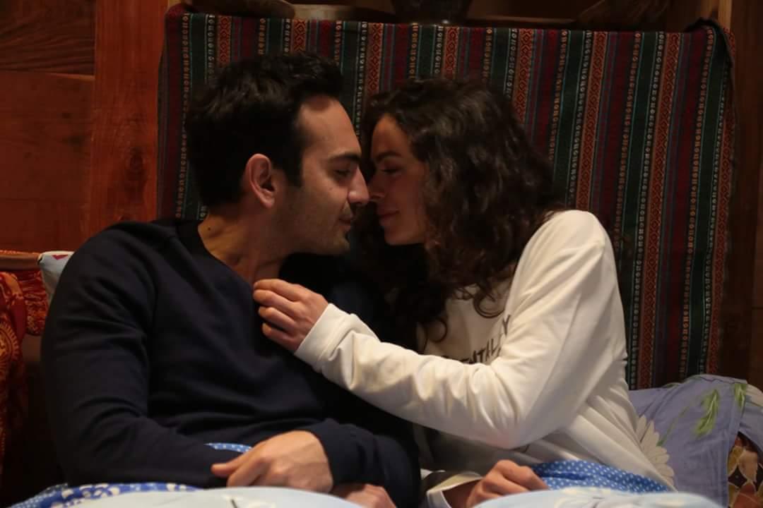 askyeniden8's tweet photo. 😍💛💜💛😄😄😀 #AskYeniden. #sectiğinyol http://t.co/LIOQpOevcV