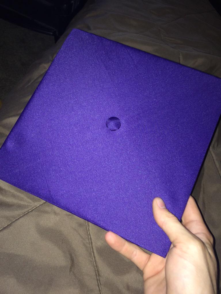 Barack_Oganja_'s tweet photo. So proud at how it came out!! 🔥🎓 #CapDecorating http://t.co/kvMOryUbO0