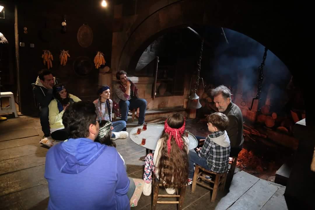 askyeniden8's tweet photo. Derin Şefket'in hikayesi kulak verelim #AskYeniden. #seçtiğinyol http://t.co/T5pSeLLIdr