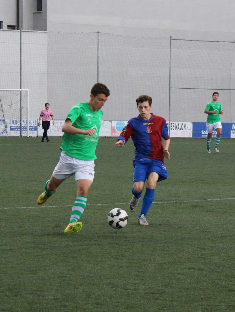 HospitalinL's tweet photo. Defensa: Jorge Tames (Gran capacidad para llegar al área rival) #Welcome #UnoDiNoi http://t.co/0M80msI3Fv