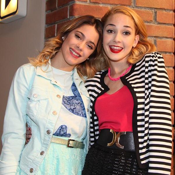 TS_Mexico's tweet photo. -@TiniStoessel junto a @Mechilambre en el backstage de #Violetta3.- http://t.co/AFWQXskjYv
