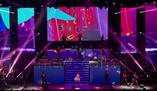 TS_Mexico's tweet photo. [#FOTOS] Algunas imágenes de @TiniStoessel en el show de #ViolettaLiveMexico. http://t.co/JWkh2mzMeq