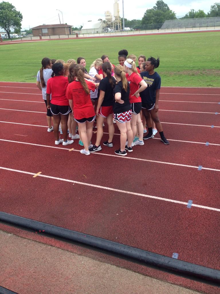 SikestonCheer's tweet photo. Good turn out for day one . #TeamSikeston http://t.co/aG1UKzyTi3