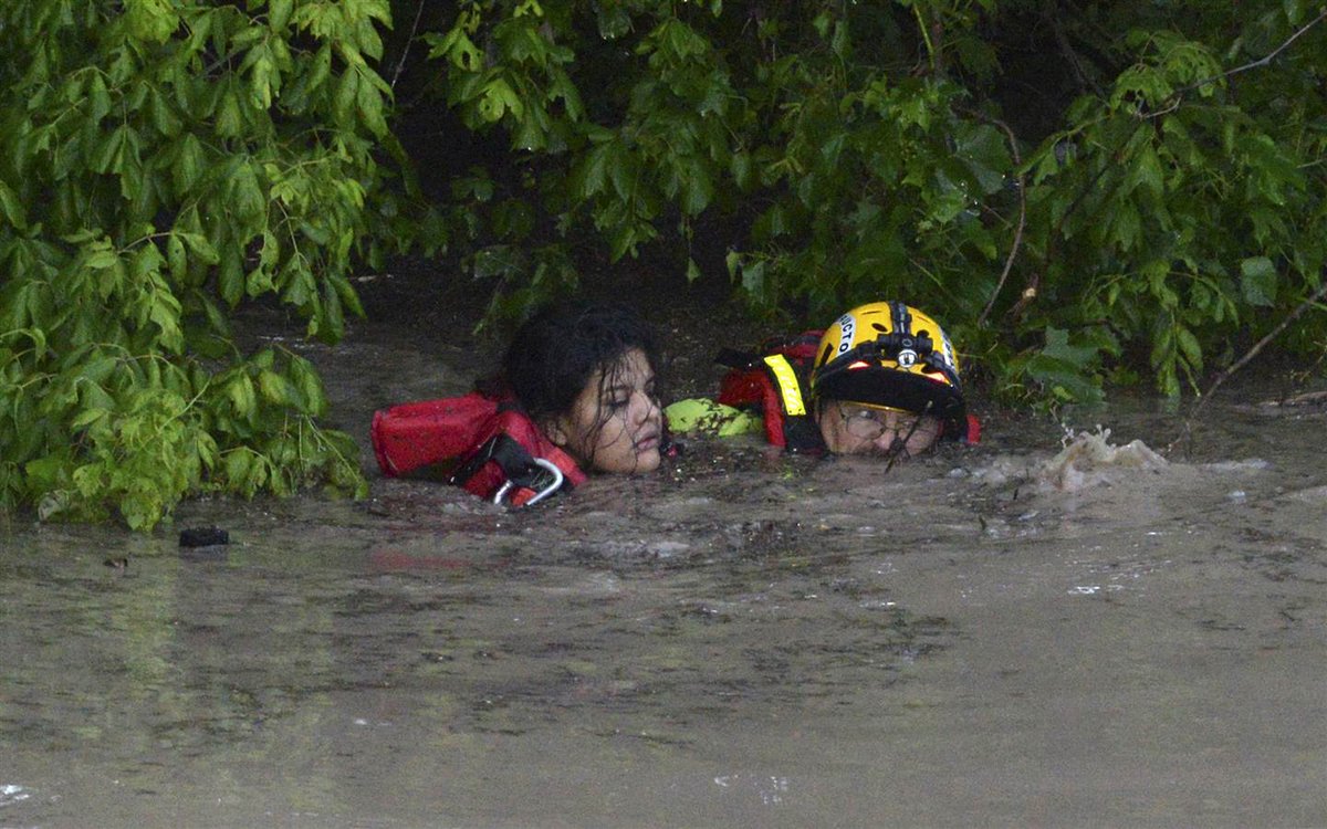NBCNews's tweet photo. 10 devastating photos of the widespread flooding in Texas http://t.co/jRRNoDcjSC http://t.co/F5EE6YLGvh