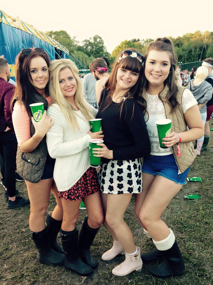 3Hannahx's tweet photo. Love these girls <3 #besties #festival #love #bournemouth7s http://t.co/o8rVvHdQXW