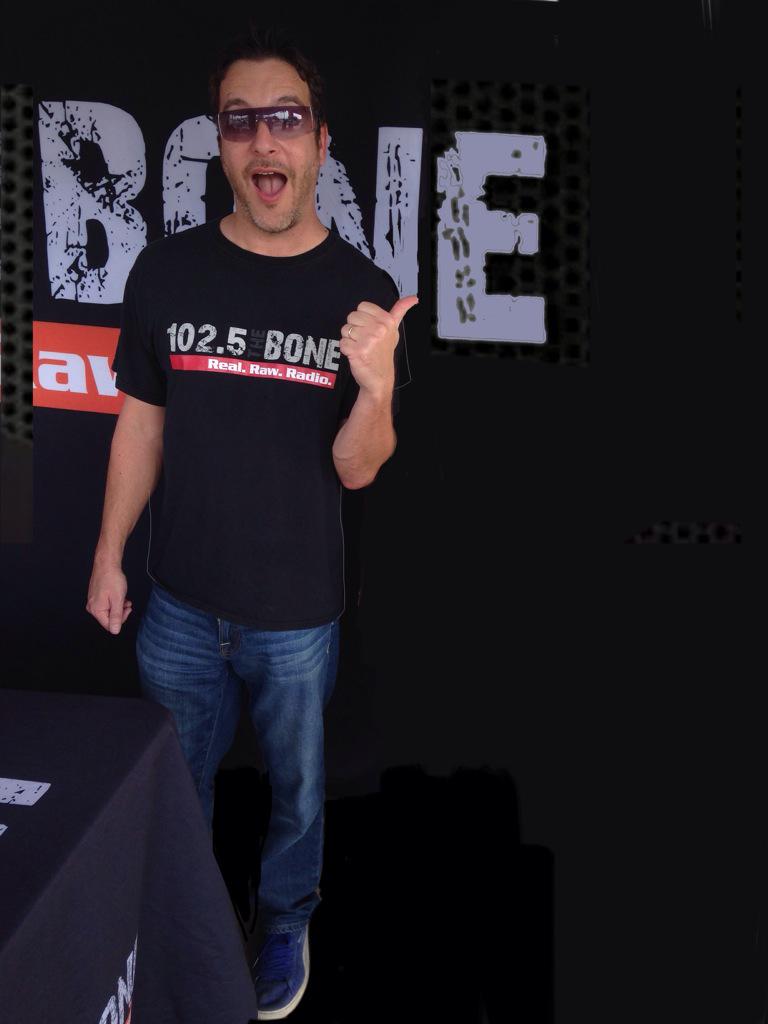 Trekmark8's tweet photo. @DrewOnTheRadio @SethKush @GeoOnAir @RadioKayla #cardboardstandee http://t.co/Pv21Vv3jt7