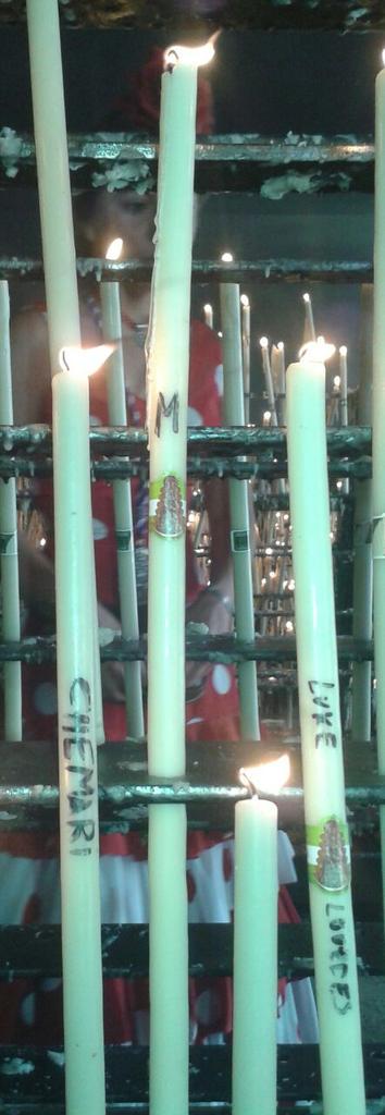 lukechueco's tweet photo. Por que un pedacito de nosotros estuvo cn ella @75Chemary @lurditas90 OLE!!!! http://t.co/PFBttDrAVn