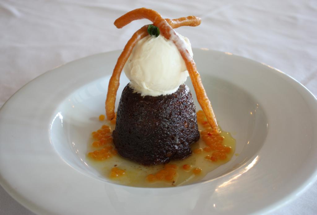 ClosMalverne's tweet image. For today's #TastyTuesday it's a classic Cape pudding: ow.ly/NqI7V #FoodPorn #BrandyPudding
