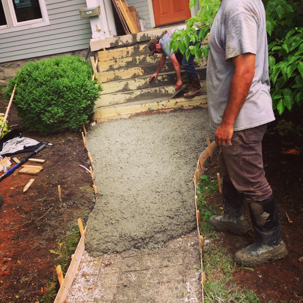PoplarSpringsTN's tweet photo. Steps and walkway poured just in time to beat the rain http://t.co/jW7qaBhFdy