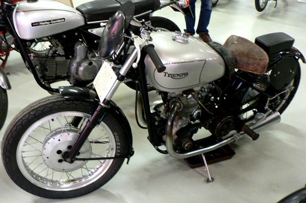 100BonnieMans's tweet photo. Great Lady 👠
#Triumph #motorcycles @officialtriumph @rptmtt  @MadridTriumph @triumph1902 @EmanueleSpozio http://t.co/KOfmWxSvO4