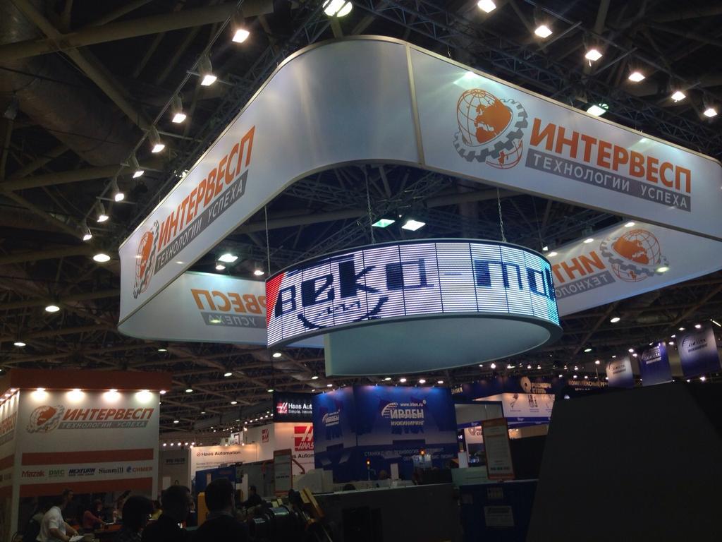 Beka_Mak's tweet photo. The show goes on at Metalloobrabotka in Moscow. . http://t.co/uTuyHMb8UN