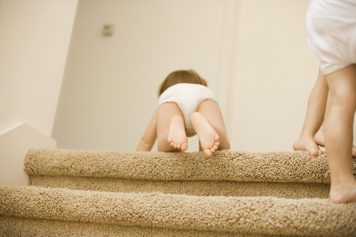 SegurosAPS's tweet photo. #TipsAPS Nunca deje a un niño desatendido cerca de las escaleras, Instale vallas de seguridad en las mismas. http://t.co/SjSqlE2OJa