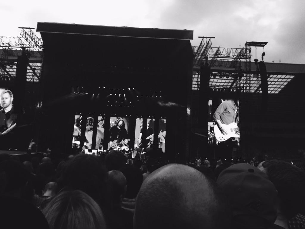 stechu___'s tweet photo. Nah but @foofighters made me lose my voice last night. Destined to have no voice at all this summer. #FoosAtSoL http://t.co/FoIcd1vuFk