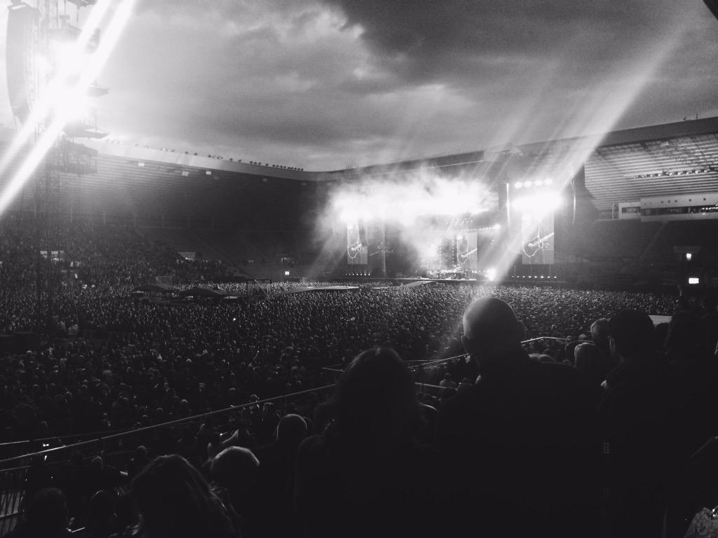 stechu___'s tweet photo. Nah but @foofighters made me lose my voice last night. Destined to have no voice at all this summer. #FoosAtSoL http://t.co/FoIcd1vuFk