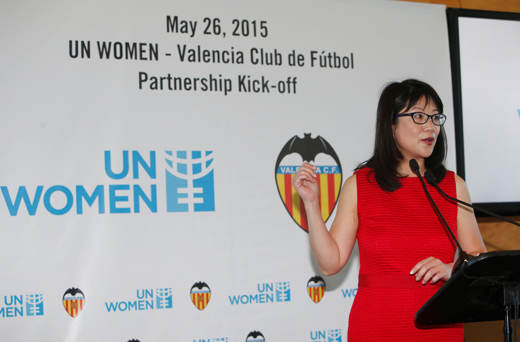 valenciacf_vale's tweet photo. El VCF i @UN_Women presenten un acord de col.laboració per a promoure la igualtat de gènere http://t.co/SJ2XtW2ZET http://t.co/WvyQE53OSs