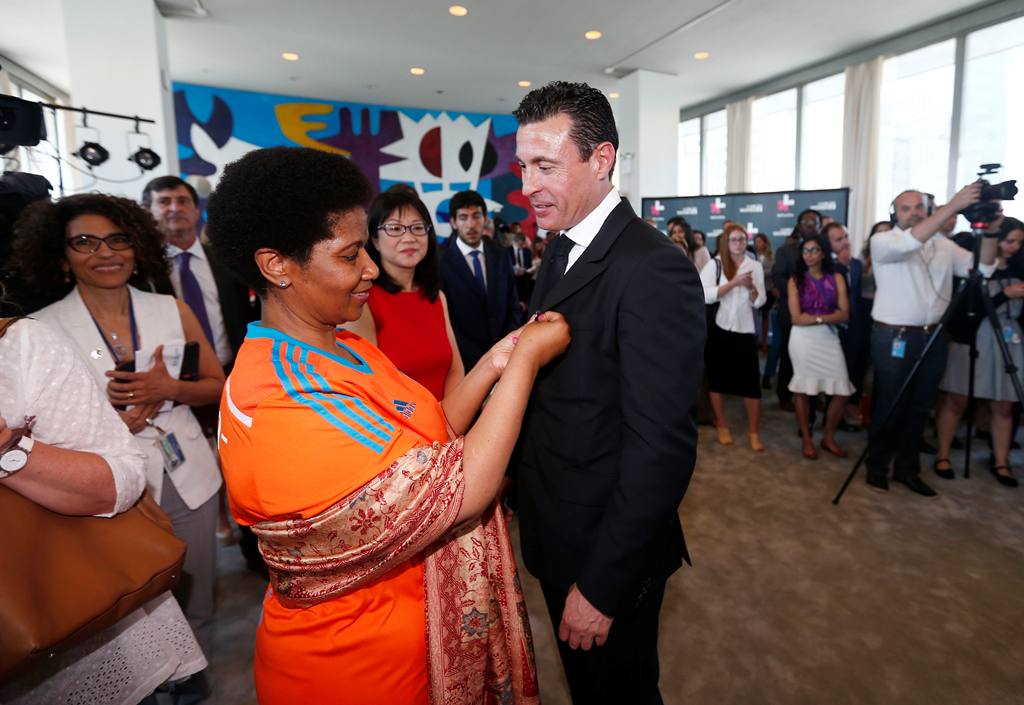 valenciacf_vale's tweet photo. El VCF i @UN_Women presenten un acord de col.laboració per a promoure la igualtat de gènere http://t.co/SJ2XtW2ZET http://t.co/WvyQE53OSs