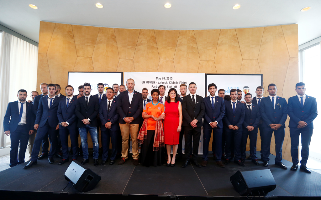 valenciacf_vale's tweet photo. El VCF i @UN_Women presenten un acord de col.laboració per a promoure la igualtat de gènere http://t.co/SJ2XtW2ZET http://t.co/WvyQE53OSs