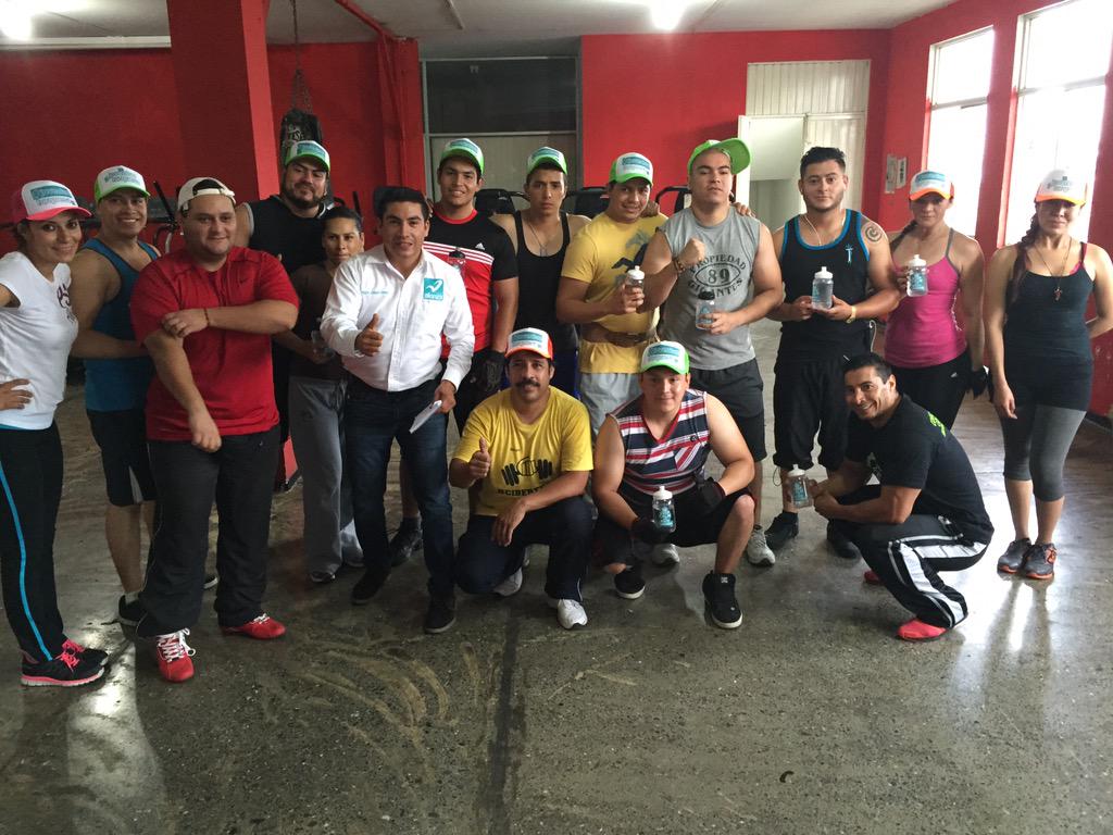 AdrianTorres_C's tweet photo. #SerTurquesa es disfrutar logros en equipo! Vamos #Cyberteam #GuerrerosTurquesas #GenteDePalabra http://t.co/5YobXUog4u