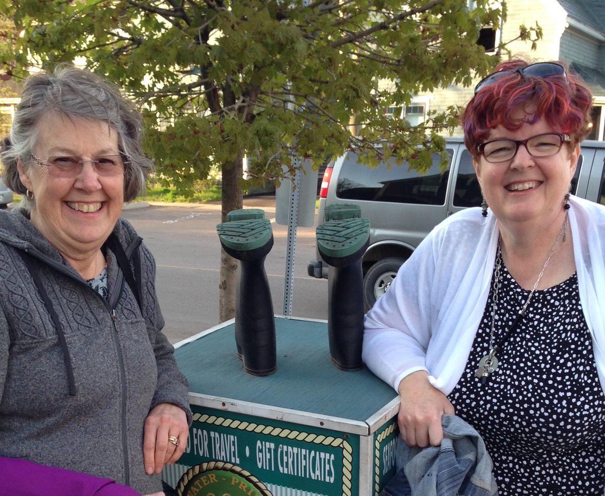 cgna_ca's tweet photo. @cgna_ca past president Diane Buchanan and president @McClearyLynn ready for great conference #PEI http://t.co/EjoN7xQAYV