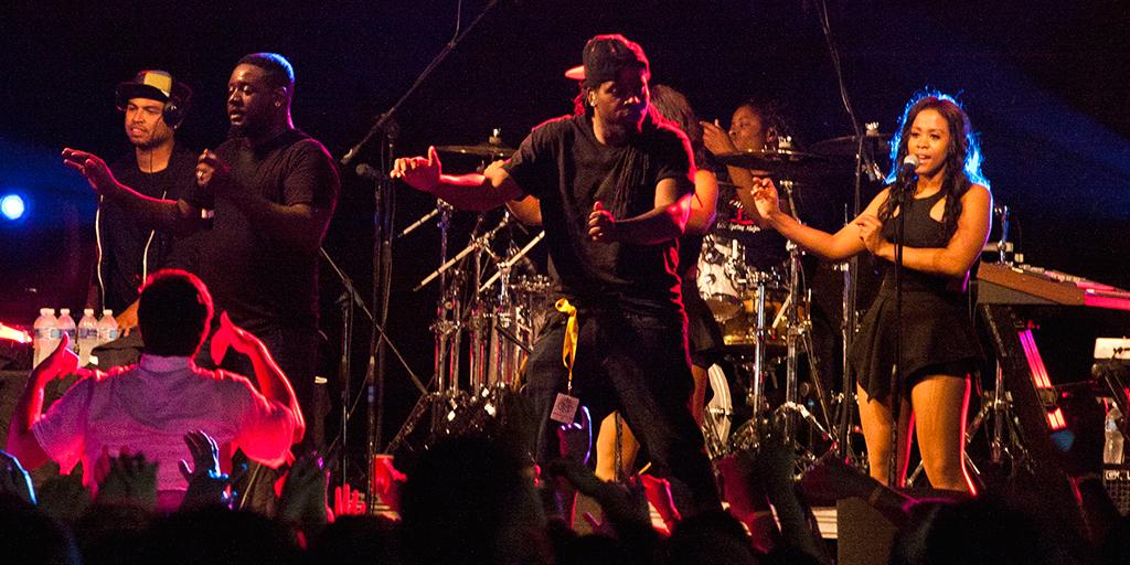 CarletonCollege's tweet photo. Hope this image of @TPAIN brightens your dreary Tuesday. #SpringConcert2015 (photo by Peixuan Ouyang '18) http://t.co/vkWBSUl8sQ