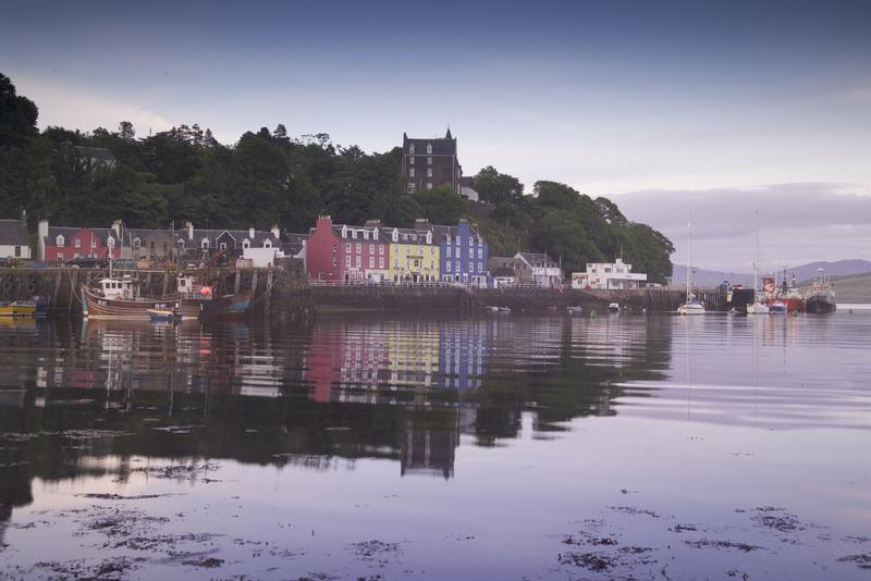 VisitBritain's tweet photo. Tobermory in Scotland is know for its brightly painted buildings and majestic views: http://t.co/ET2v6tc61k http://t.co/p1OkeYUgB4
