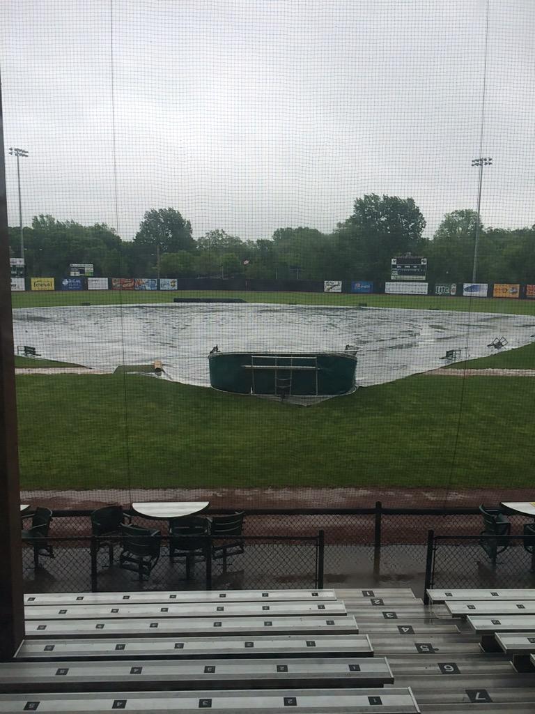 gbrockers's tweet photo. Game for tonight is still on! #FearTheFrog 🐸 http://t.co/s2Oqu6xYLo
