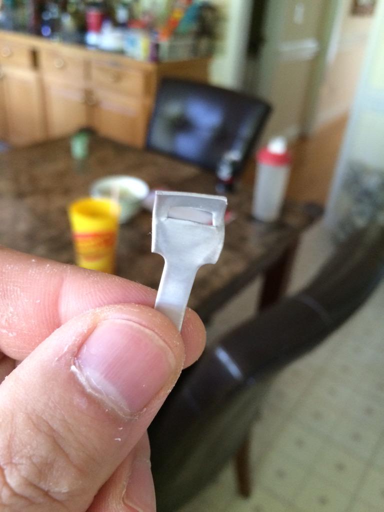 TheSaigonKid's tweet photo. @DianeReiter1 @Frigidaire what's this ???? #blocking the #inlet to #frigidaire #freezerdrain #PoorQC #POORpdts http://t.co/sp11JlJ3uv