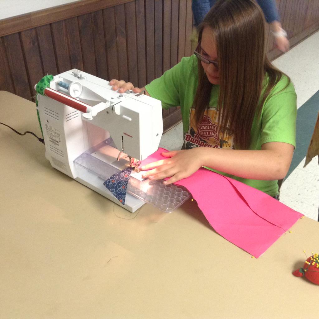 YorkCountyNE_4H's tweet photo. We had a great day at our first workshop of the summer! What awesome pillows these 4-Hers made! #PatchworkPillow #4H http://t.co/STdCLcPYuu