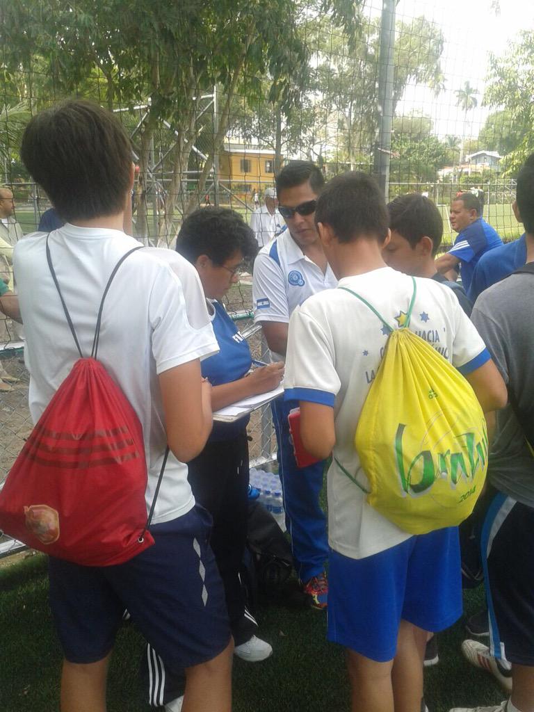 Edgar Henriquez nuevo tecnico de La Seleccion Nacional Sub-15. CF9jARpVEAAMQyq