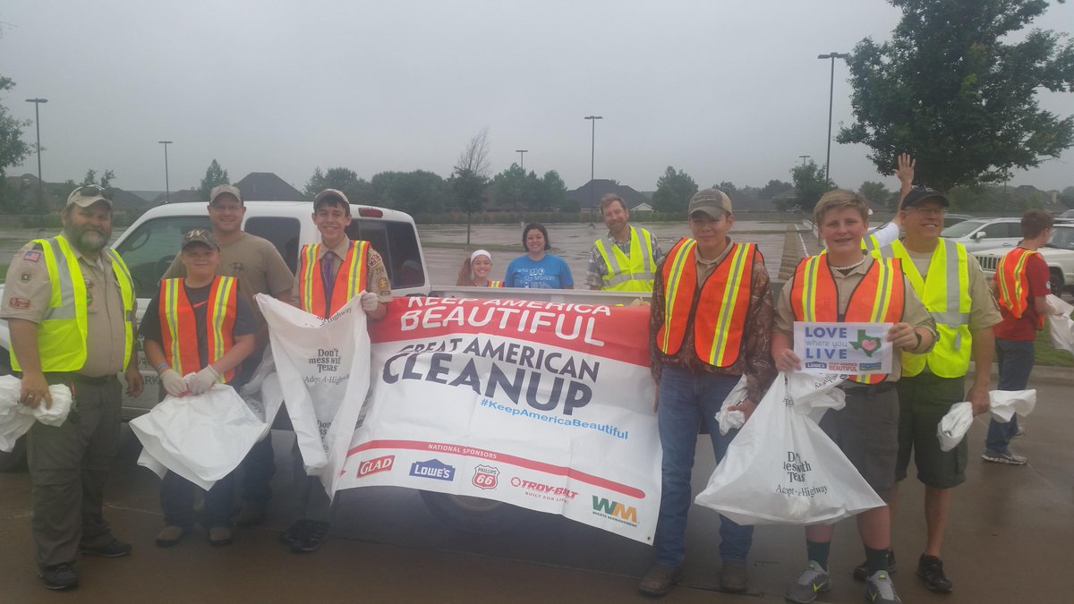 KeepWXBeautiful's tweet photo. Another successful Trash Off! Thanks to our scouts ,@WaxahachieHS Interact, &amp; @Lowes Store 2601! #lovewhereyoulivetx http://t.co/HOqEC0NHZr