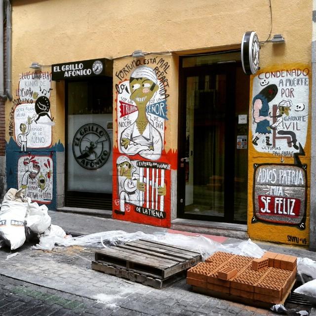 StArtEverywhere's tweet photo. ¡Viva Luis Candelas! El mural de #SrMu para @callelavapies en El grillo afónico, sin obstáculos.
#calle2015 #calle… http://t.co/AwgxGokOr6