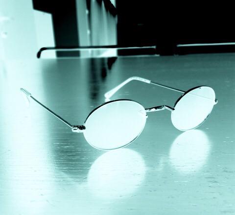 VeraWang's tweet photo. ✌🏼️ The Aurora frame. Vera Wang Eyewear. Available at #VWMercer and #VWRodeo http://t.co/0W9nMi3Htc