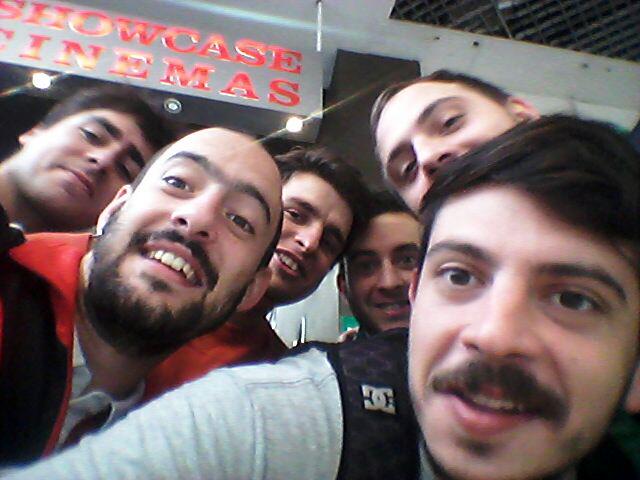 LasPantuflas's tweet photo. El plantel en plena recreación. #UnEstiloDeVida @tanquestone16 mañana enfrenta el #DesafioEscaleras sobrevivira? http://t.co/fgG7jG6Fyp