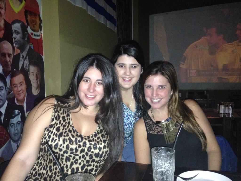 rosina_1990's tweet photo. #amigas #21bar @victorita_fest @Maguivipre http://t.co/pE3sEo8Qyc