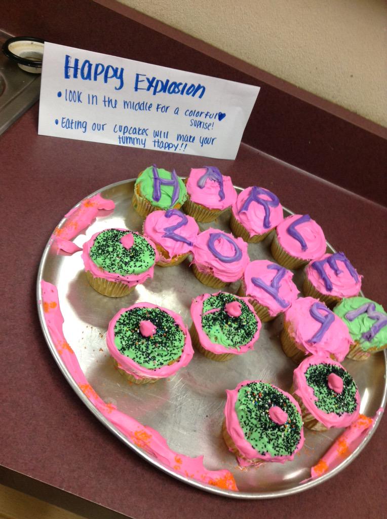 CassidyG87's tweet photo. success ππΌ we are bomb af πβοΈ
#HappyExplosion #Champions #CupcakeWars #Foods http://t.co/w5Ooc1NV3J