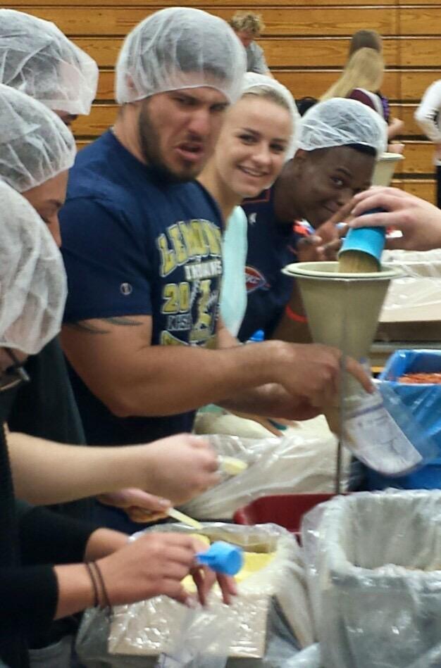 BStorako21's tweet photo. @williehayes47 getting in the mix today helping fight world hunger! #FoodFight #WeFightWorldHunger #LHSPride http://t.co/Ov33LwswJ8