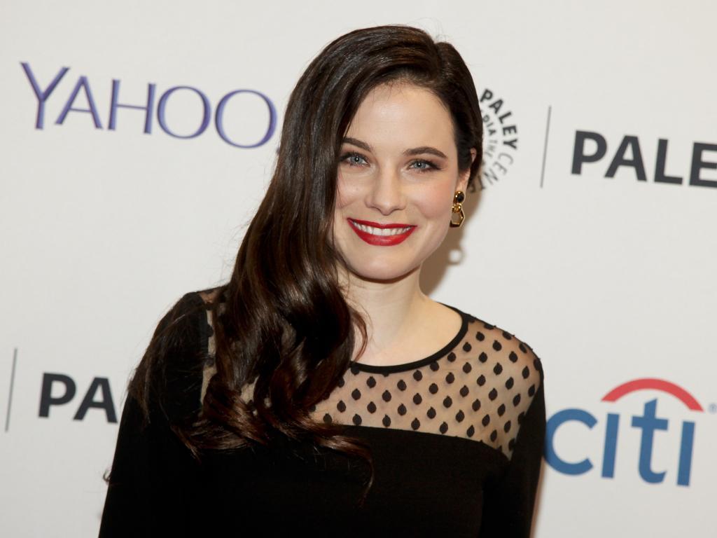 Happy Birthday to Caroline Dhavernas, woman who makes me smile even when I\m crying! 