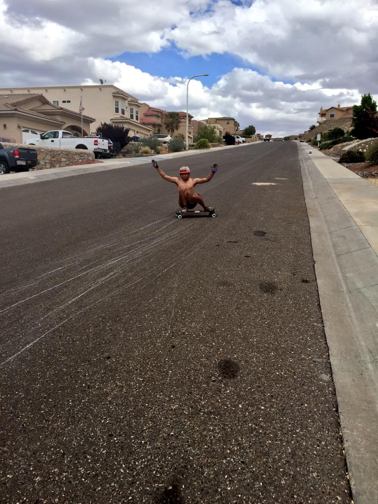 UpThaHo's tweet photo. Hitting dem squatters! #thanelines #downhillskateboarding http://t.co/VgCd76FZIZ