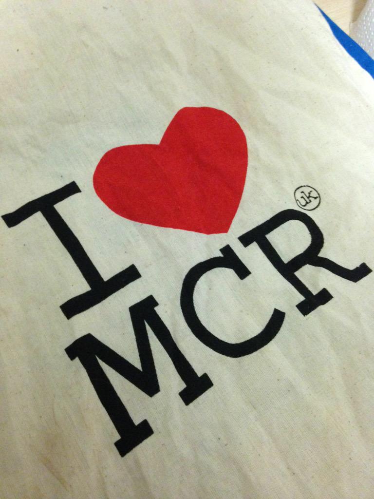 patiencejelly1's tweet photo. Last night in Manchester for a while. So sad to be leaving awesome people π#Manchester #firstyearuni http://t.co/tsGaRF9jvv