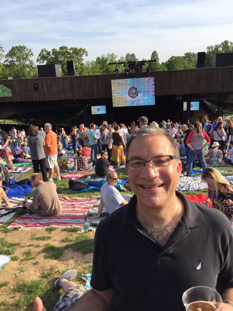 ChrisMGoldstein's tweet photo. #DearJerryConcert Frankie Rothwell I'm here with my son!  Find me on the lawn http://t.co/0uGjITVLWq http://t.co/QiauVfjAo4