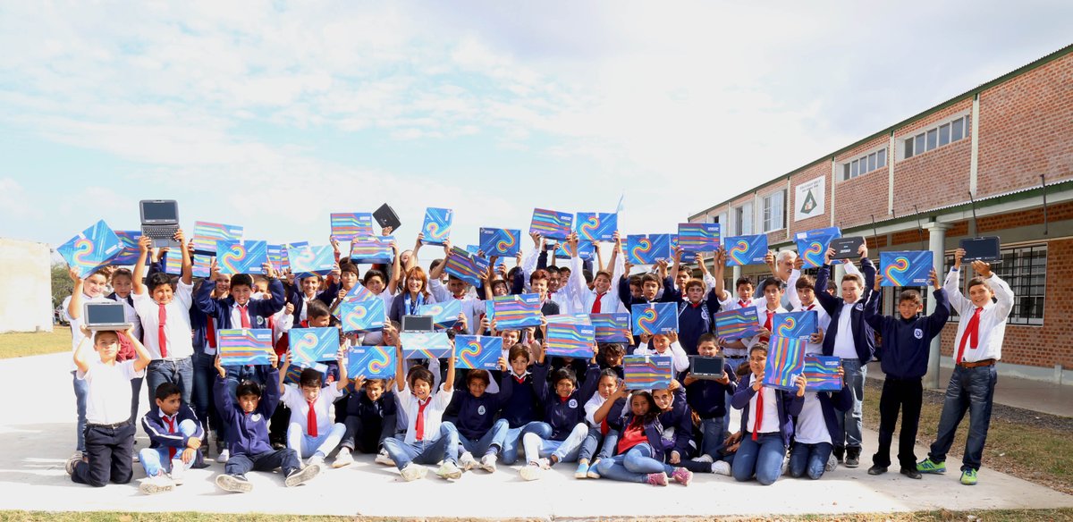 moreno_silOK's tweet photo. Entregamos 140 notebooks a alumnos de 1er año de Escuela Téc No.1 y Sec No. 2. Feliz de pertenecer a este proyecto! http://t.co/OqoUnQOdHZ