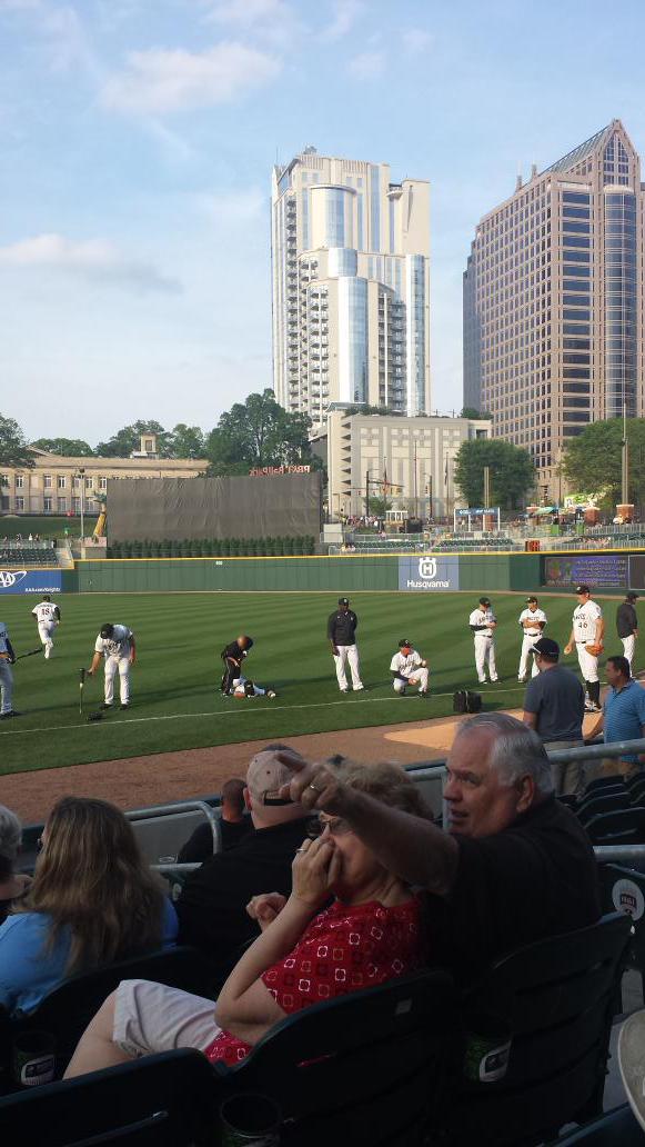 Andyfox3's tweet photo. Getting ready for some #KnightsBaseball @KnightsBaseball http://t.co/jwsd8ZijC7