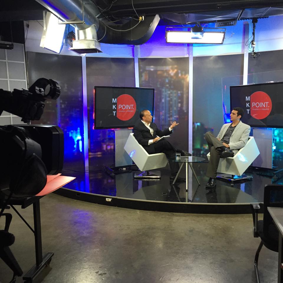 brandsperu's tweet photo. Generando contenido para el nuevo canal de You Tube de #MKTPoint con @anuoraguilar http://t.co/AX9CVVSEYm http://t.co/czCcBO5cXA