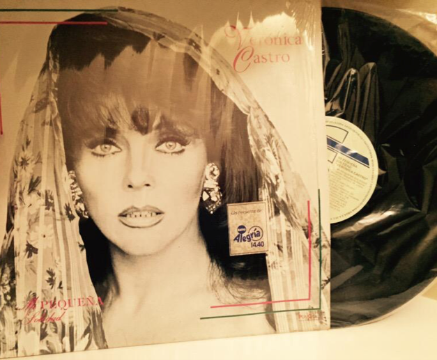 Verovision's tweet photo. En una hora daremos a conocer quien fue el ganador del LP de #MiPequeñaSoledad! @vrocastroficial #MPS25 #VroFans! http://t.co/niPIkRMmi5