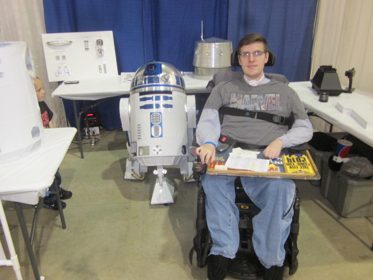 JakeScholl's tweet photo. Reminiscing about #treecitycomiccon 2014. http://t.co/wHWYAoXiNS