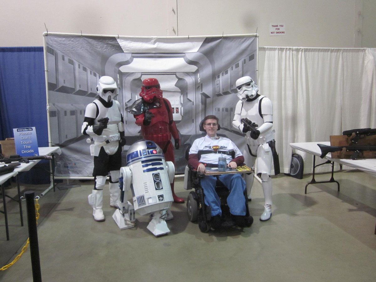 JakeScholl's tweet photo. Reminiscing about #treecitycomiccon 2014. http://t.co/wHWYAoXiNS