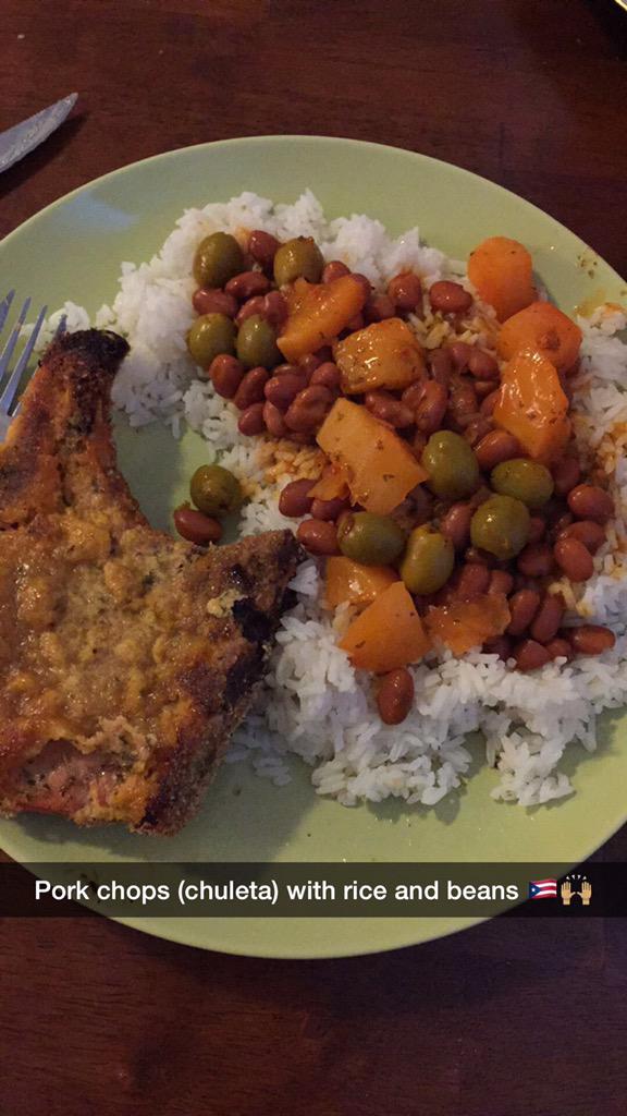 Crystalm4807's tweet photo. Dinner!!! 🙌🏽🙌🏽🙌🏽🇵🇷🇵🇷🇵🇷 boricua! http://t.co/F0l3s1cmnT