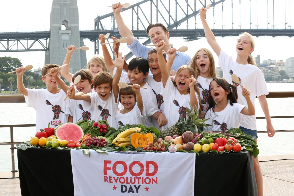 SydOperaHouse's tweet photo. Today is #FoodRevolutionDay! Fighting for food education for every child. More info → http://t.co/e3EW7fvQIB http://t.co/HxqEXnyy5Y