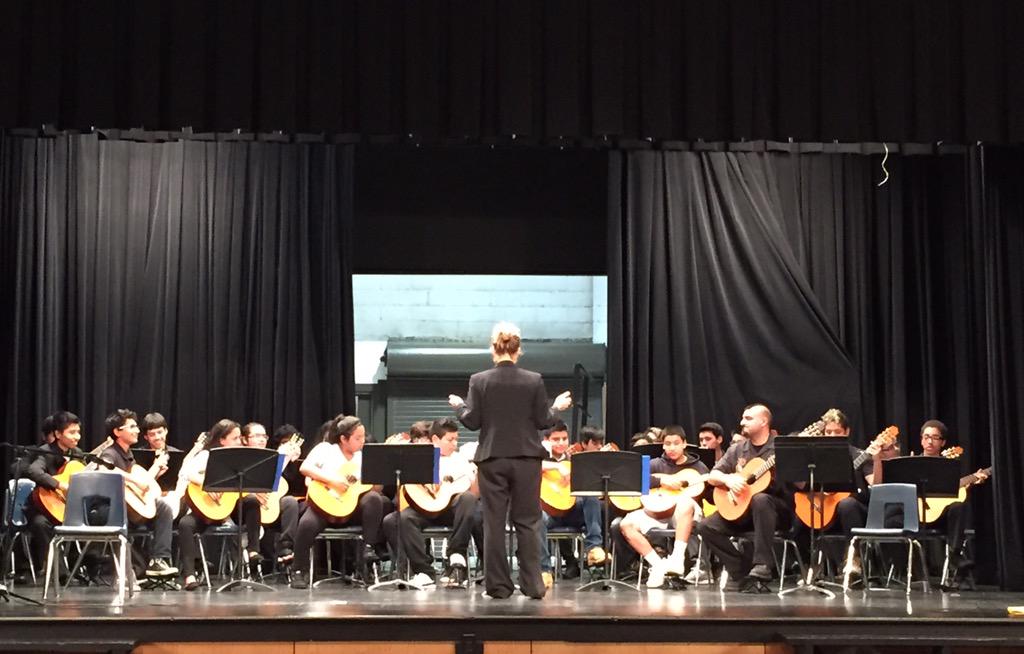 EastsideMHSLib's tweet photo. MMS Guitar + EMHS Guitar = awesome! @MMSEagles @mbuchanan25 http://t.co/VkGAgMBIDS